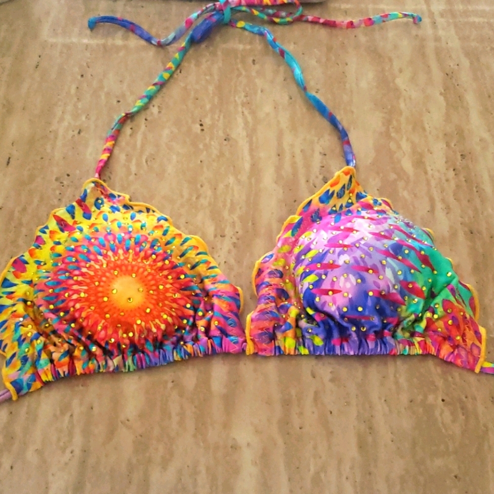 Luli fama triangle top